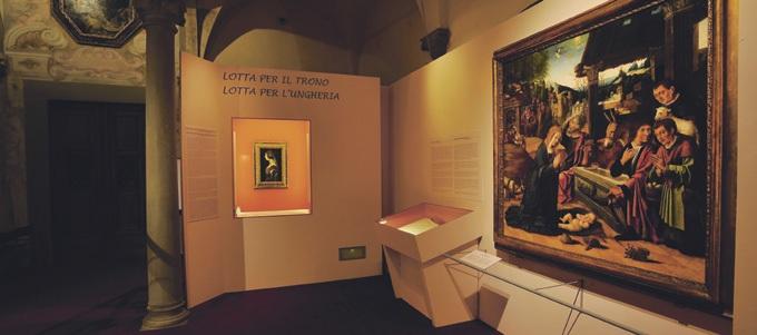 Kiállítási enteriőr Firenzében a San Marco Múzeum és kolostor könyvtárában