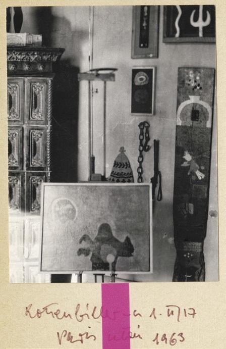 Műteremrészlet (Rottenbiller utca 1.) 1963 körül. A festőállványon Bálint Endre a Leprás angyal (1960), mellette a Népfa (1959) című képe