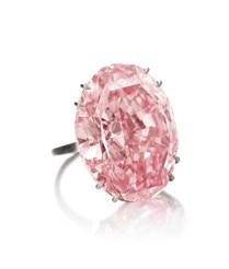 The Pink Star (átnevezve The Pink Dream), 59.60 karátos élénk rózsaszín gyémánt, hibátlan belső, lla típusú.Sotheby’s Geneva (Genf), Magnificent Jewels, 2013. november 13. leütési ár: 76 325 000 CHF