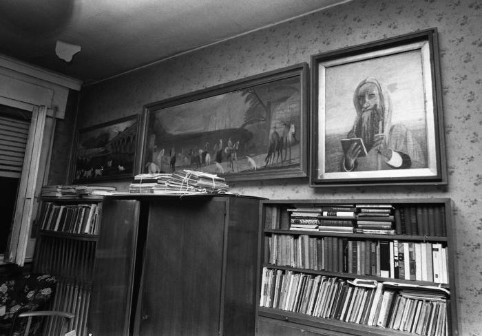 Gerlóczy Gedeon építész Galamb utca 3. szám alatti lakása Csontváry Vihar a Hortobágyon (1903), Sétalovaglás a tengerparton (1909), Marokkói tanító (1918) című festményeivel, 1975