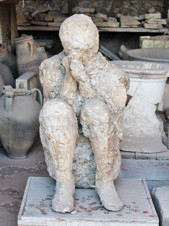 A Vezúv kitörésének áldozatul esett pompeji lakos holttestének negatívjáról készült gipszöntvény © Artmagazin