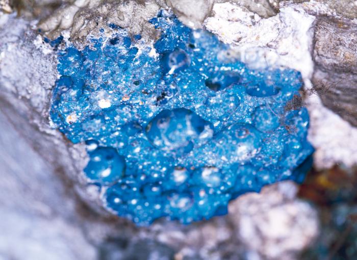 Különleges ásvány a grotta mennyezetéről © cathycooper.photography