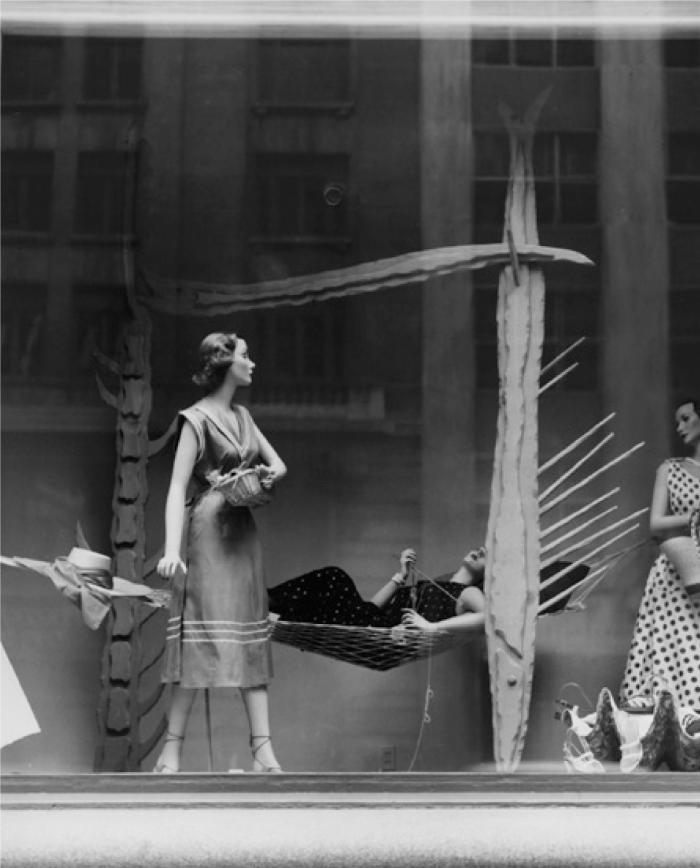 A Saks luxusáruház kirakata a fifth Avenue-n, New york, 1952 © Kiesler-Stiftung Wien