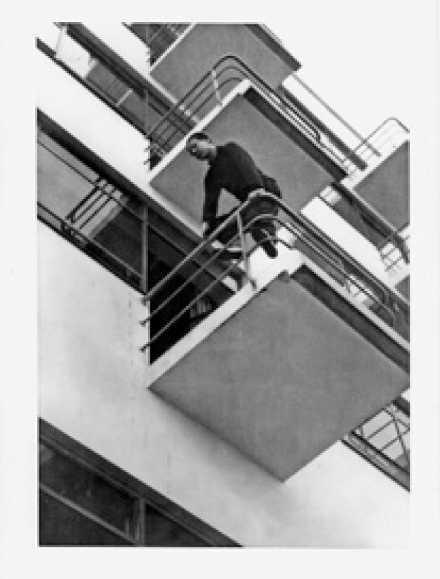 Moholy-Nagy László: A dessaui Bauhaus erkélyei, 1927, zselatinos ezüst, 38,3 x 29 cm Moholy-Nagy Foundation, Hattula Moholy-Nagy szíves engedélyével