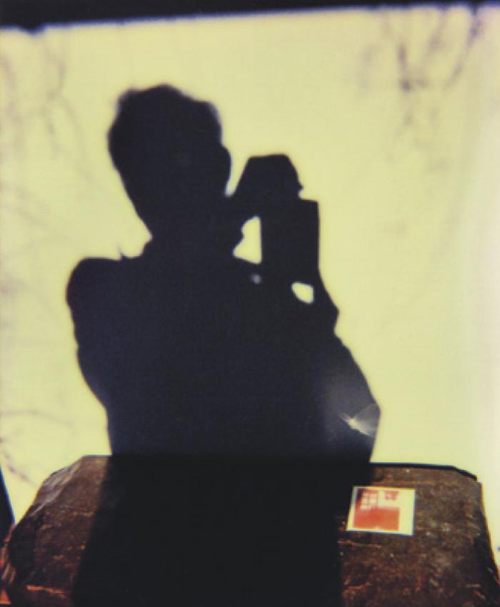 Nádas Péter: Önarckép önarcképpel, 2001. Polaroid, 7,3×9 cm © Nádas Péter © Nimbus. Kunst und Bücher © Kunsthaus Zug, a művész ajándéka