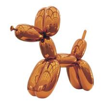 Jeff Koons: Balloon Dog (Orange)/Lufikutya (narancs), 1994–2000, krómozott rozsdamentes acél, áttetsző színes bevonattal, 307,3 × 363,2 × 114,3 cm, becsült leütési ár: 35 000 000-55 000 000 USD © Jeff Koons © Fotó: Tom Powell Imaging