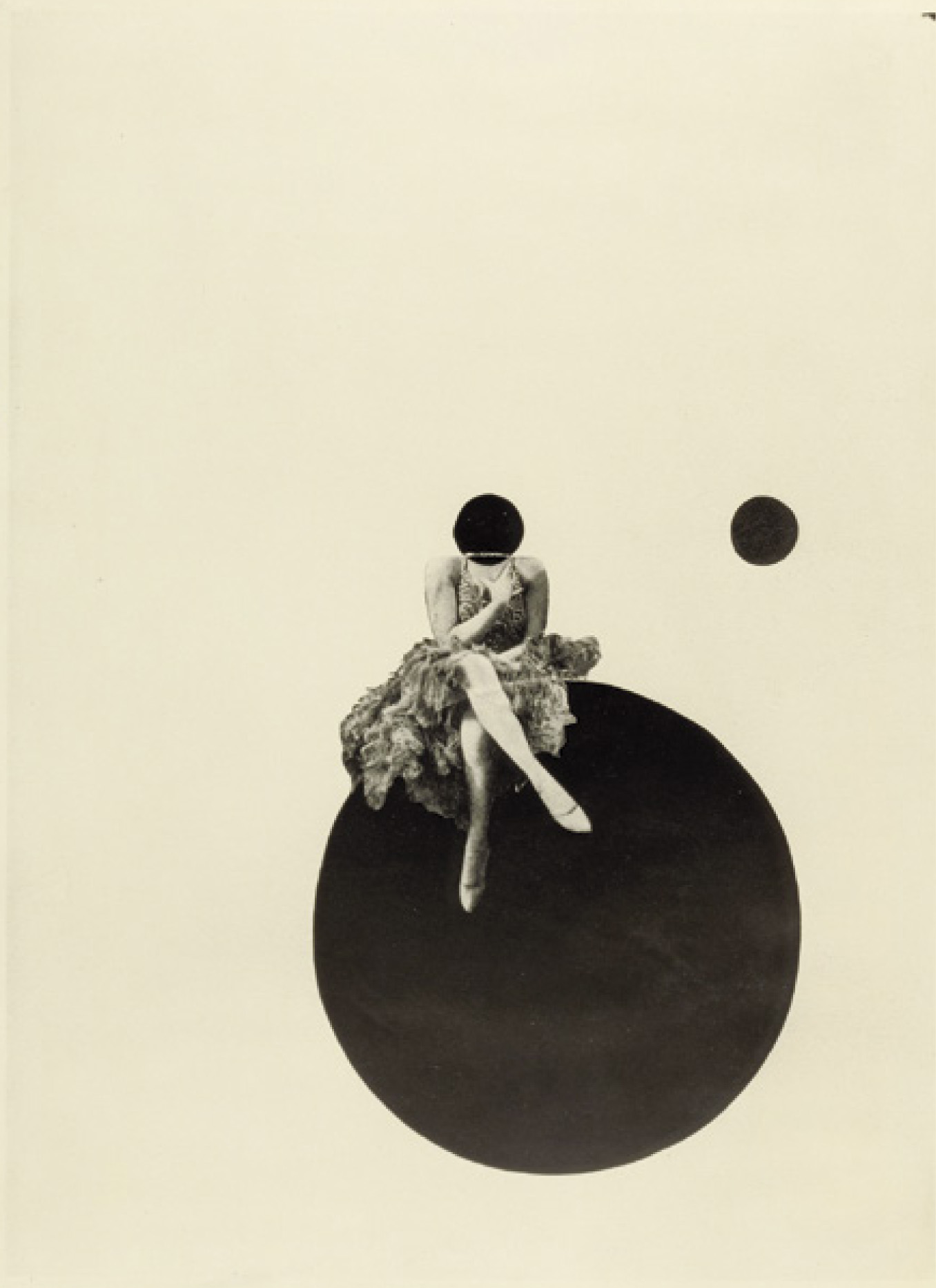 Moholy-Nagy László: The Olly and Dolly Sisters, 1925 körül, zselatinos ezüst, 37,5×27,5 cm, The J. Paul Getty Museum, Los Angeles © Estate of László Moholy-Nagy/Artists Rights Society (ARS), New york