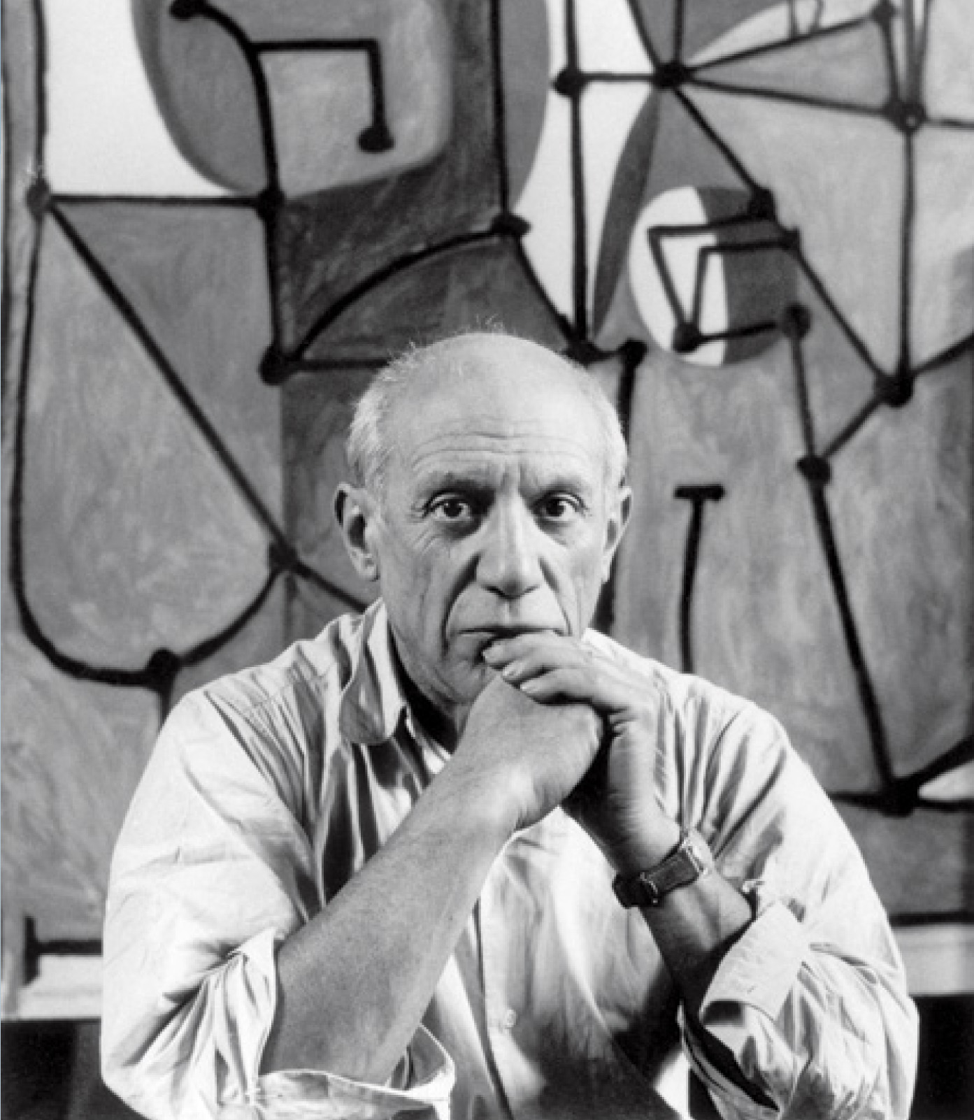 Pablo Picasso: A konyha/La cuisine (1948) című képe előtt párizsi, rue des Grands-Augustins-beli műtermében © Fotó: Herbert List/Magnum Photos A kép a Guggenheim Museum, New York Picasso Black and White című tárlatán szerepelt 2012. október 5 – 2013. január 23-ig.