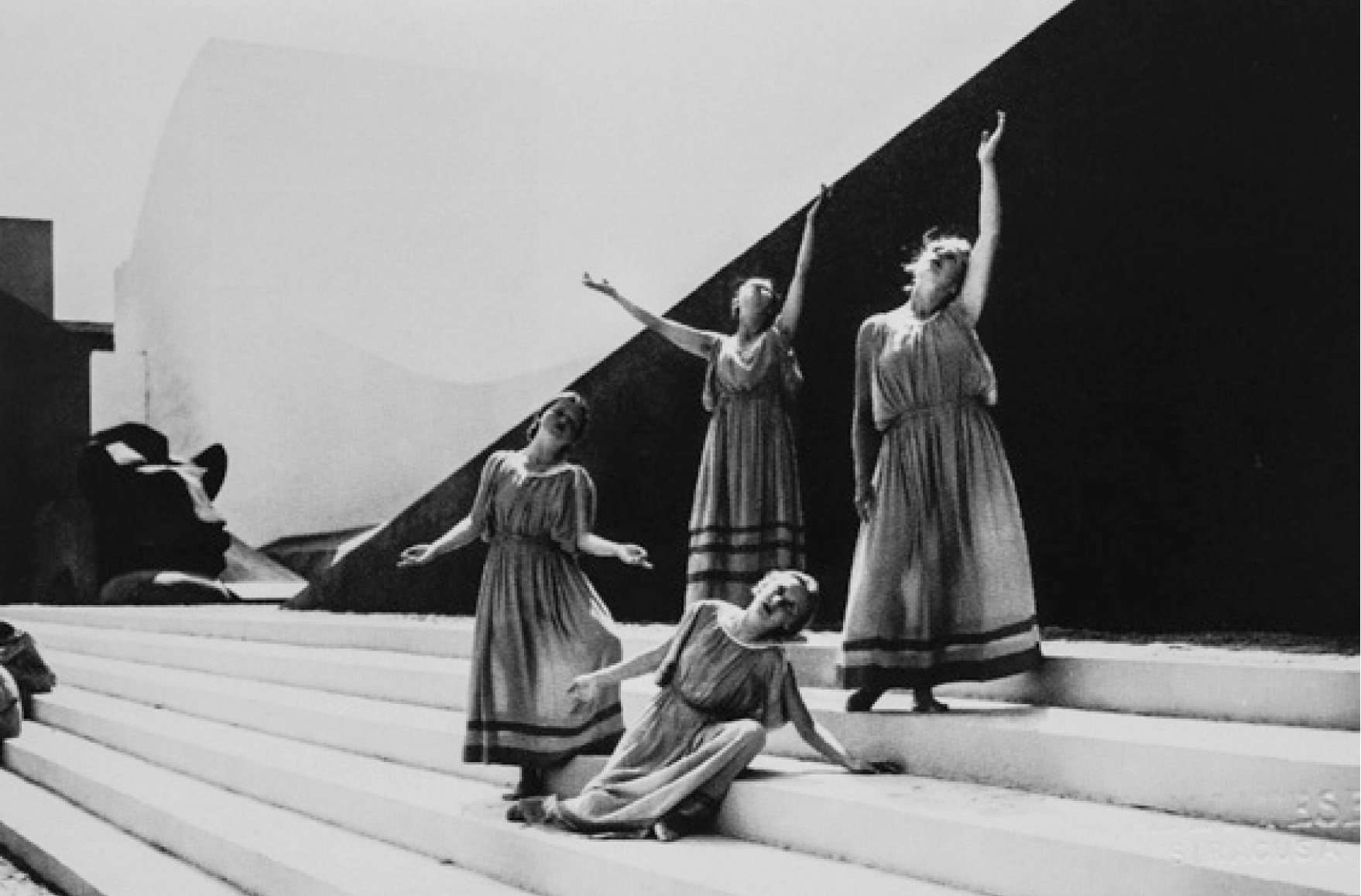 Trakhiszi nők, Siracusa, 1933