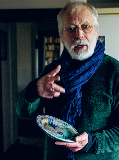 Probstner János kezében a John Glick-művel Fotó: Torma Beatrix
