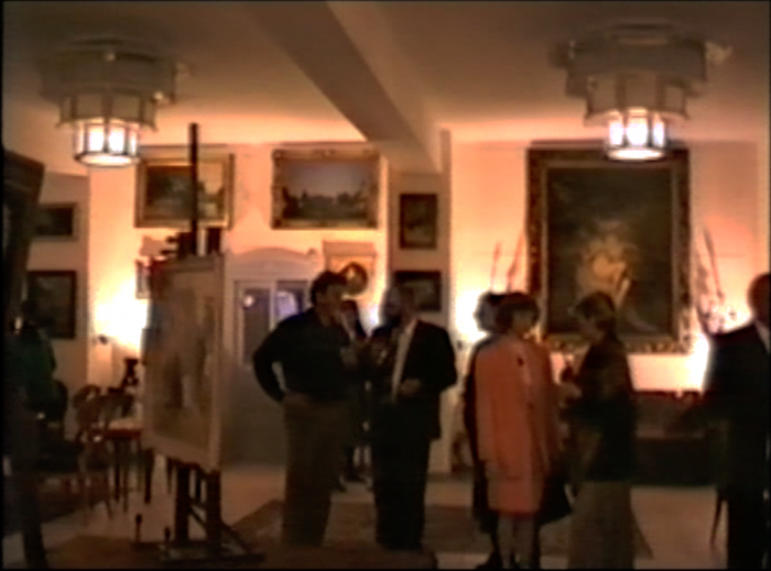 Képkockák egy 1994-es videóból. A Sotheby’s – Nagyházi Galéria 1994-es közös aukciójának legnagyobb szenzációja volt egy korai Ferenczy Károly-kép, a Plakátumok előtt (1891, olaj, vászon, 90 × 90,5 cm), amely erről az aukcióról került a Magyar Nemzeti Galériába (lásd még: Beszélgetés Nagyházi Csabával 2. rész, Artmagazin, 2007/3. 74–77. o.) A Nagyházi Galéria jóvoltából