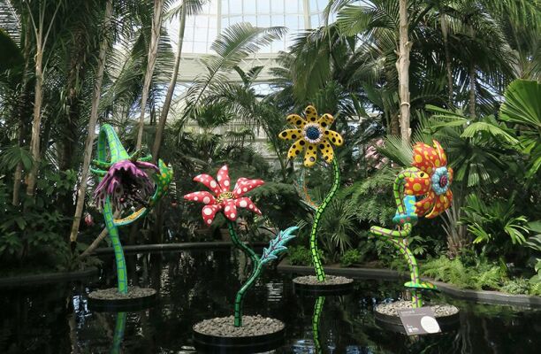 yayoi-kusama-cosmic-nature-new-york-botanical-gardens-designboom-16.jpeg