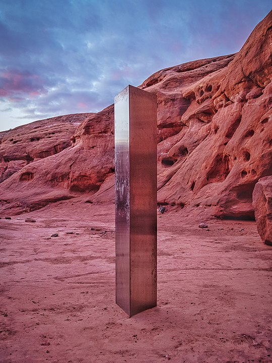 540px utah desert monolith