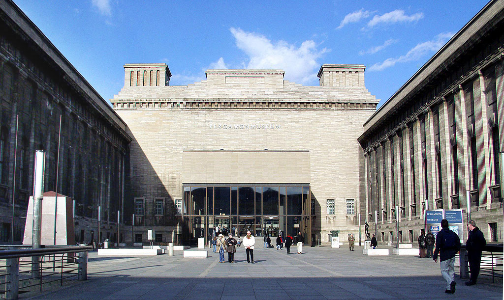 Pergamonmuseum front