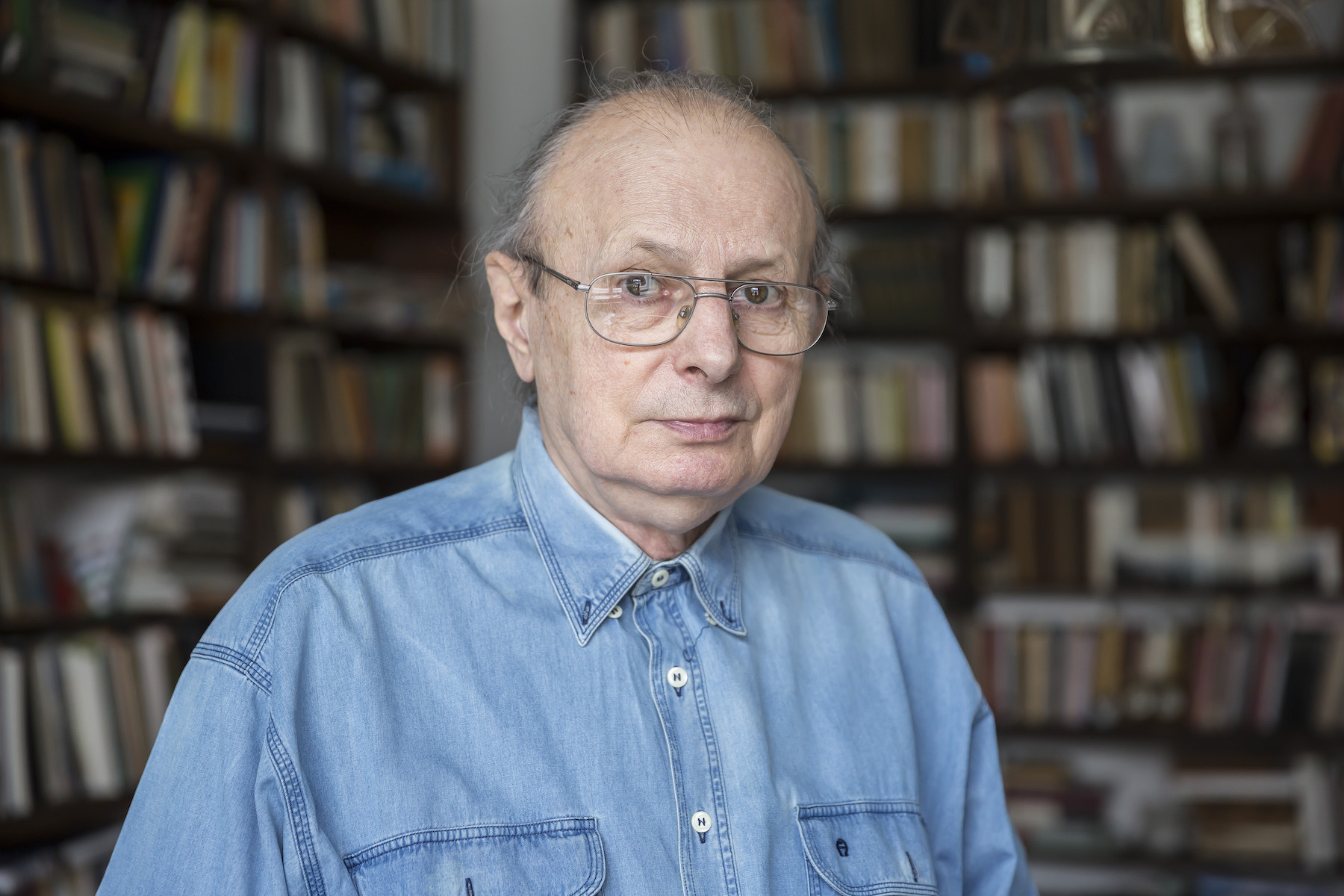 Portrait of György Jovánovics at the time of the interview, 2019. Photograph by Balázs Deim, courtesy of György Jovánovics and Balázs Deim.